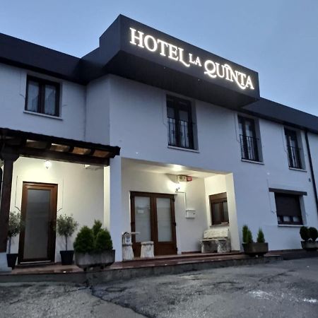 Hotel La Quinta 쿠에 외부 사진